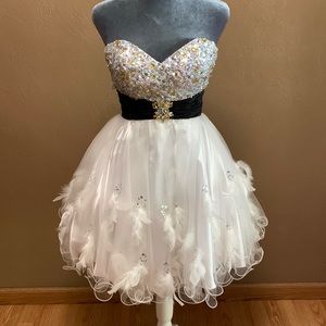Size 6 altered to a size 4 party time prom gown